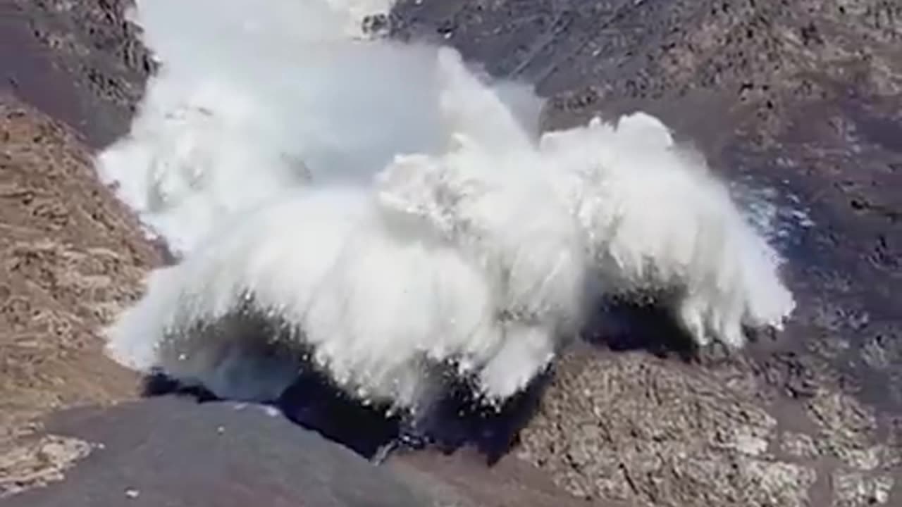 Crazy Video_ Massive Avalanche Strikes Photographer While Camera Rolls