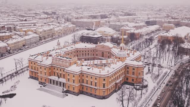 Breathtaking 4K footage of winter in Saint Petersburg