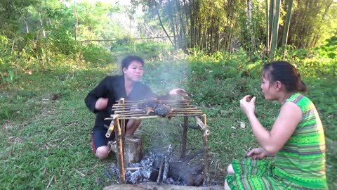 Primitive Fishing Skills Catch Big Fish At River - Delicious Cooking Skills To Survive.