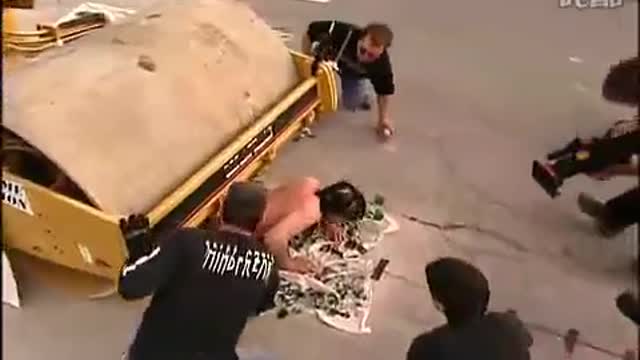 Powerful man challenge machine