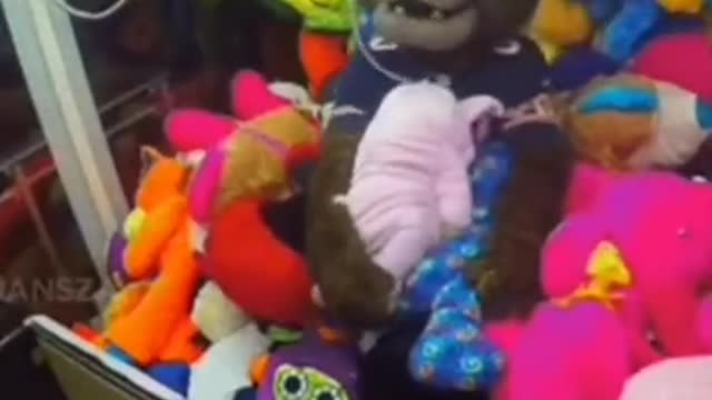 TOY GRABBER MACHINE PRANK