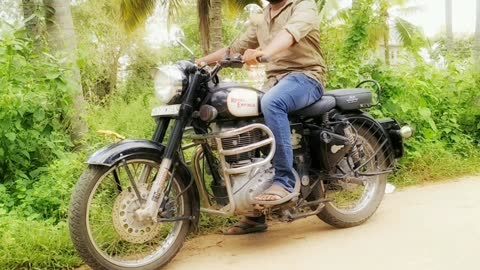 Royal Enfield doesn’t need a Horn, it’s “Dugg Dugg” sound is enough.