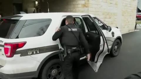 UnitedHealthcare CEO killing: Luigi Mangione yells to press outside courthouse