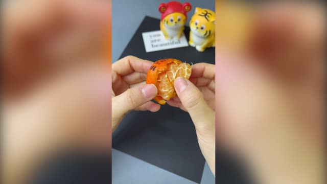 The tiger made of orange peel is so interesting