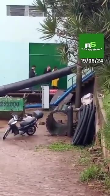 O governo federal tenta esconder o seu crime.