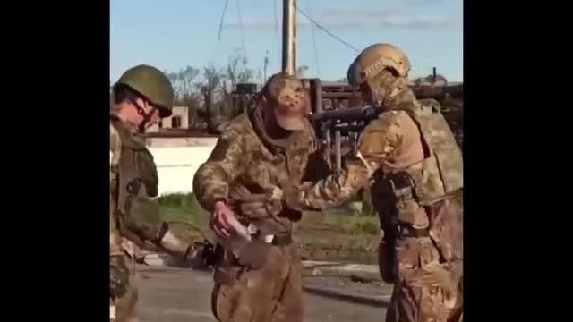 Russia released live video, 265 Ukrainian troops evacuated from Azov Steel Plant