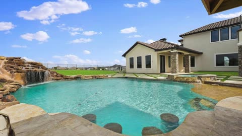 Escape to Nature's Paradise: Homes with Breathtaking Surroundings