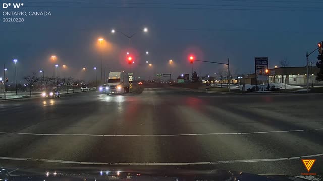 Illegal U-Turn by Semi 2021.02.28 — ONTARIO, CANADA