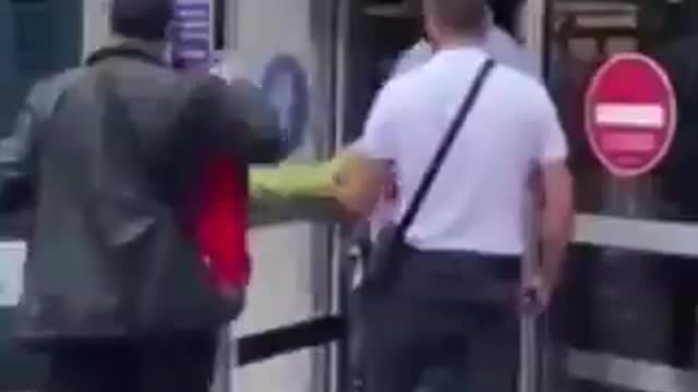 France- Supermarket hired security to stop customers who don't have a vax pass.