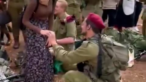 IDF soldier proposes to his soulmate! 💙