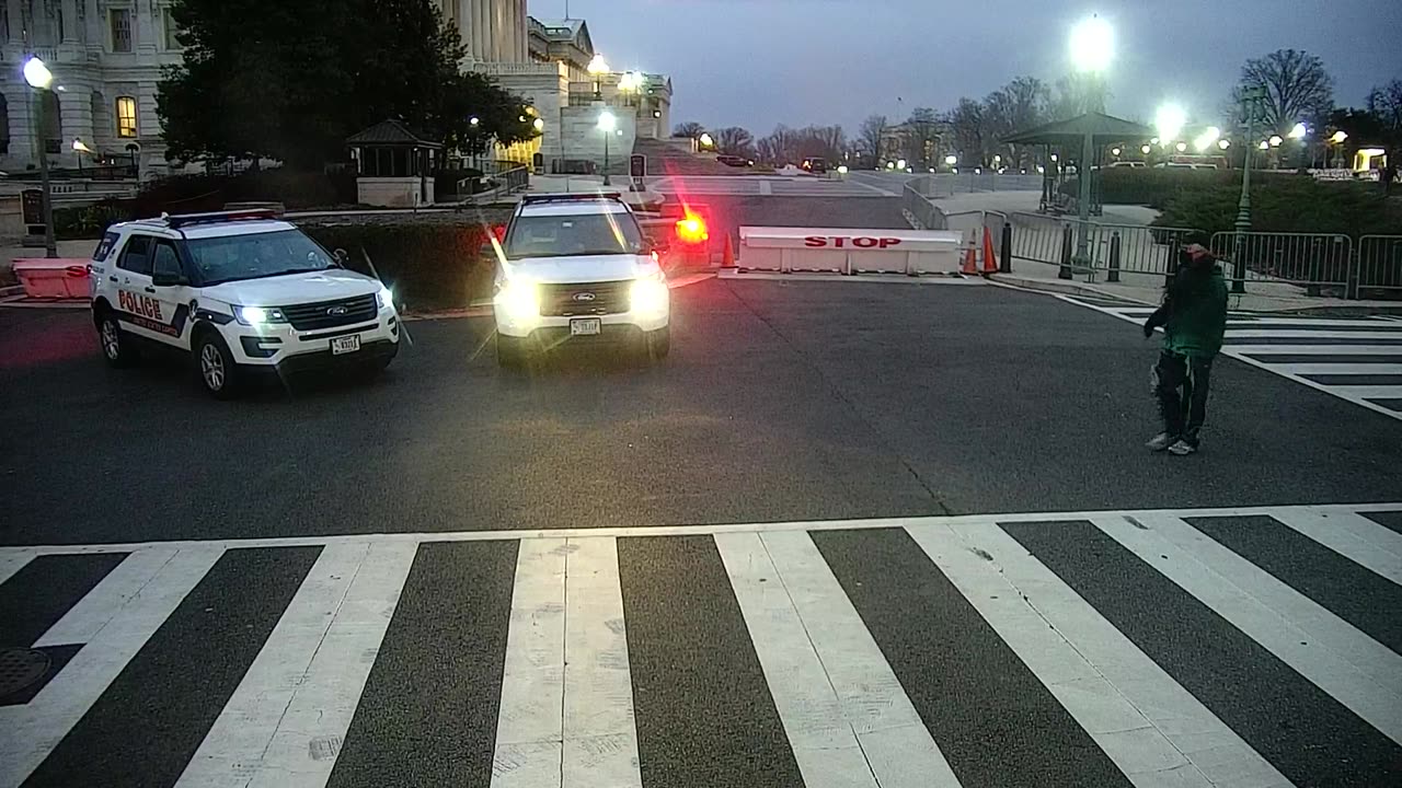 0687USCG00K25SouthBarricadePlaza_2021-01-05_07h00min00s147ms.mp4