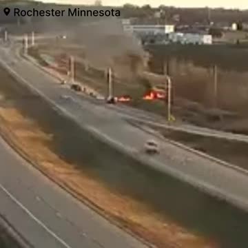 A Hot Air Balloon Crashes Into Live Power Lines With Multiple People on Board in Minnesota