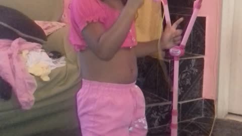 Minha filha cantando