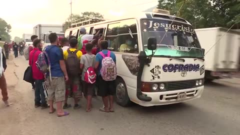 MASSIVE IMMIGRANT CARAVAN FROM HONDURAS CLOSING IN ON USA
