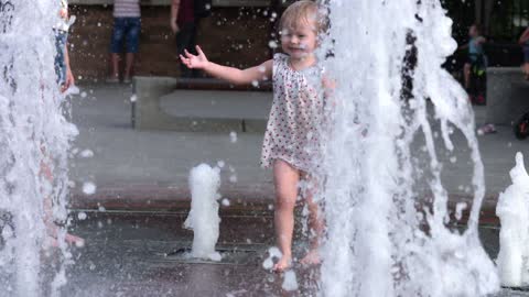 children's fountain play