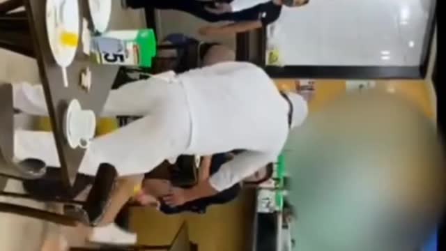 Woman fights at a diner over order! 😳