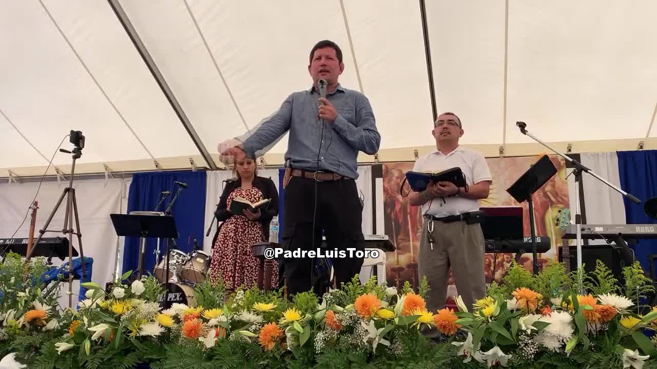 Padre Luis Toro Anunciando la buena noticia