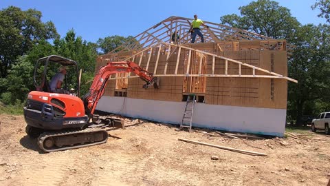 Installing Roof Trusses in 5 Hours with Excavator