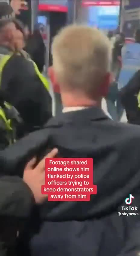 Government minister, Michael Gove, is nearly lynched by a pro-Hamas crowd at a