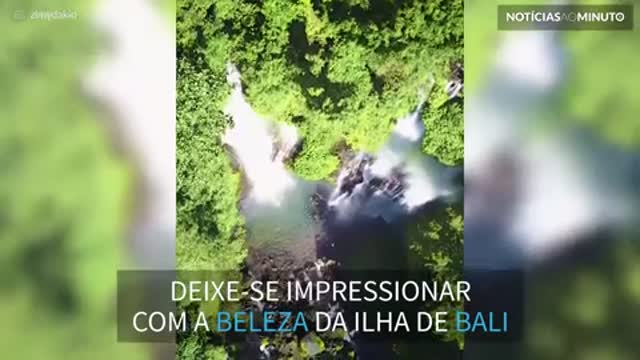 Cascata impressionante na ilha de Bali!