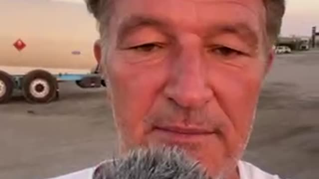 Urgent les salauds ! – La Minute de Ricardo