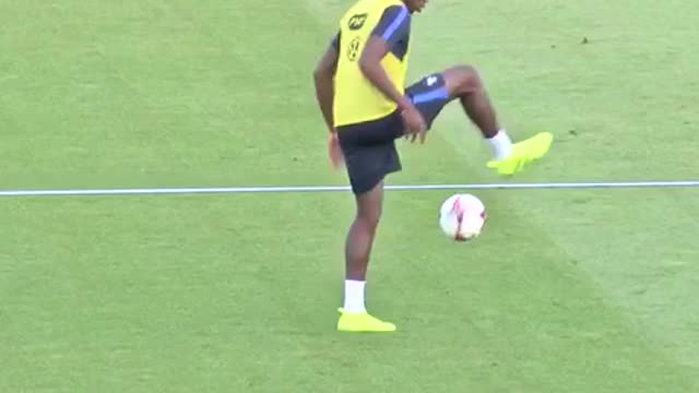 VIDEO: Paul Pogba skills in France training