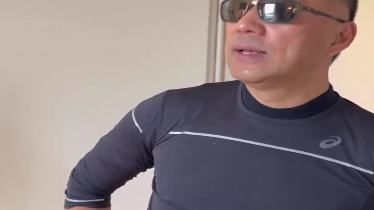 20221013文贵先生GETTR¹： #国内拉横幅：没用，中国人被奴役那么长时间，是有道理的。2012年十八大，香港反习反王岐山拉横幅，结果两个人上去更厉害！但人民的不满愤怒