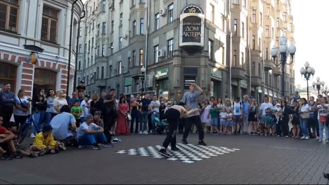 The wonderful street performances, the street dancers. Part 5