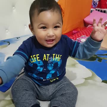 Baby can't stop laughing 32 seconds baby laugh vedio