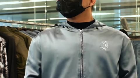 20220830文贵先生视频¹： #赵本山 人品极差，铁岭搞局吃饭上5种酒，当时 #高圆圆 也在场也恼火。 #宋祖英 没有给 #江泽民 生孩子，但是睡了很多人，陪 #王珉 睡觉5000万，先付钱。