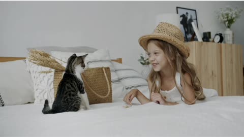 Cute baby and Cat❤️😊