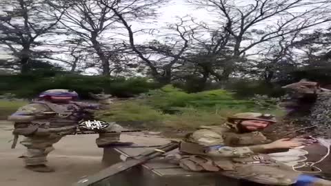 Reconocimiento de la brigada 25 junto con los soldados del regimiento de fuerzas especiales 3 en la