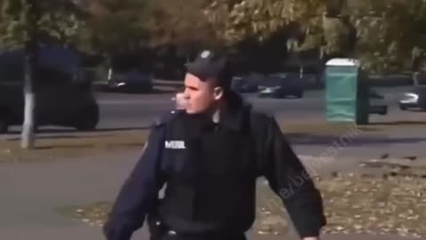 Azov live threatening ucrainian police officer and praising *itler