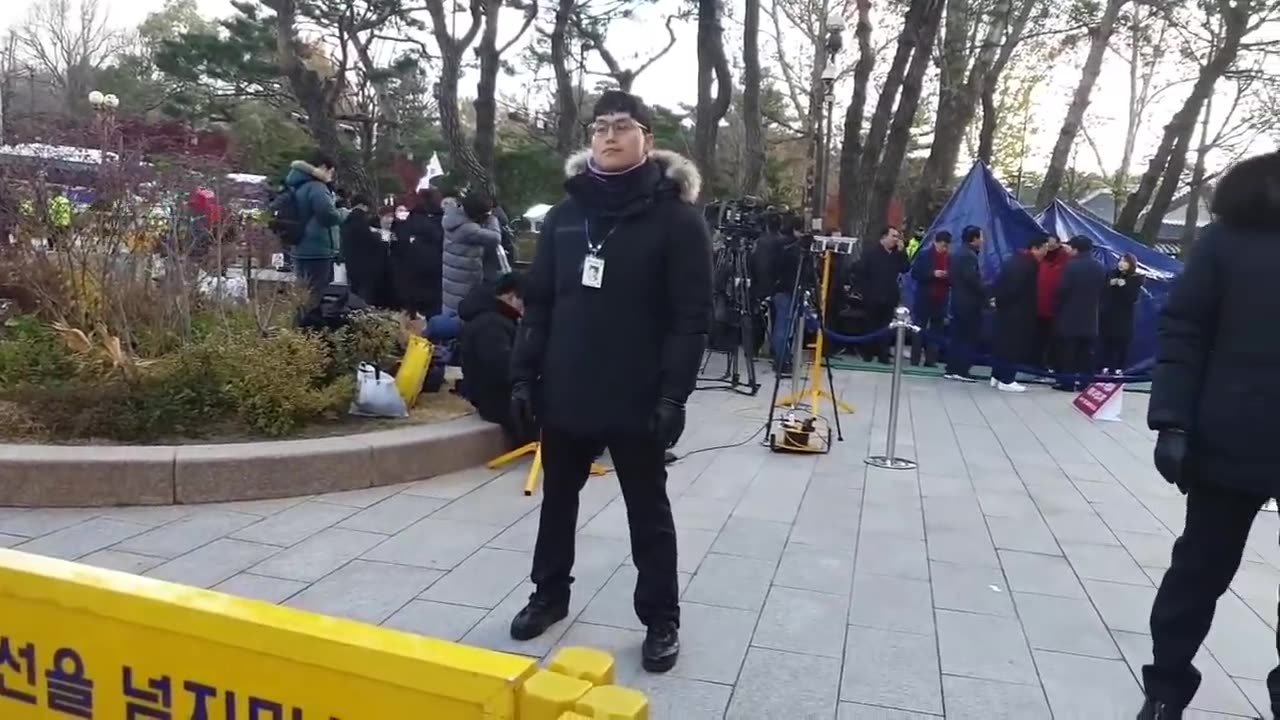 20191129_V3_S01(qi3FekgPQok)청와대앞 한여인의 통곡하는 기도