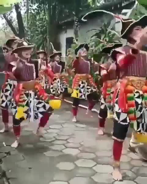 The Unique Javanese Traditional Dance
