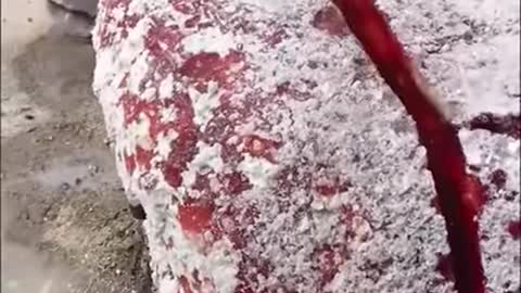 Breaking a red glass slag rock 🔨
