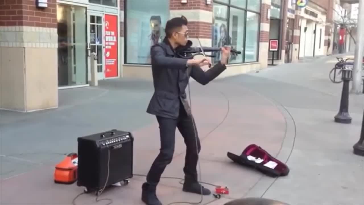 Amazing Talented Violinist Guy🎻