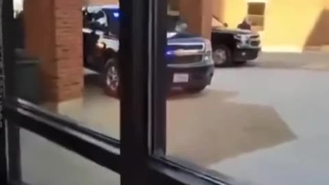 BREAKING‼️New footage emerges showing the moment Secret Service took Trump to the hospital