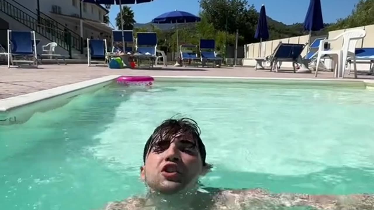 Tutti abbiamo un’amica bassaMandateglielo ️ #amiche