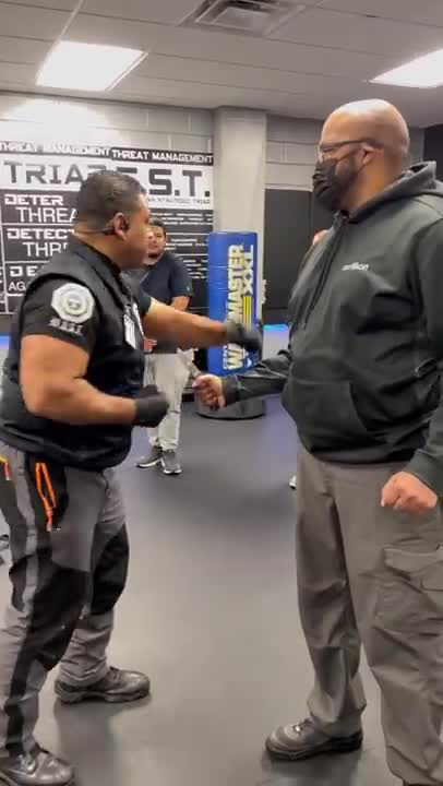 2 Ways to Remove a Knife out Someone’s Hand