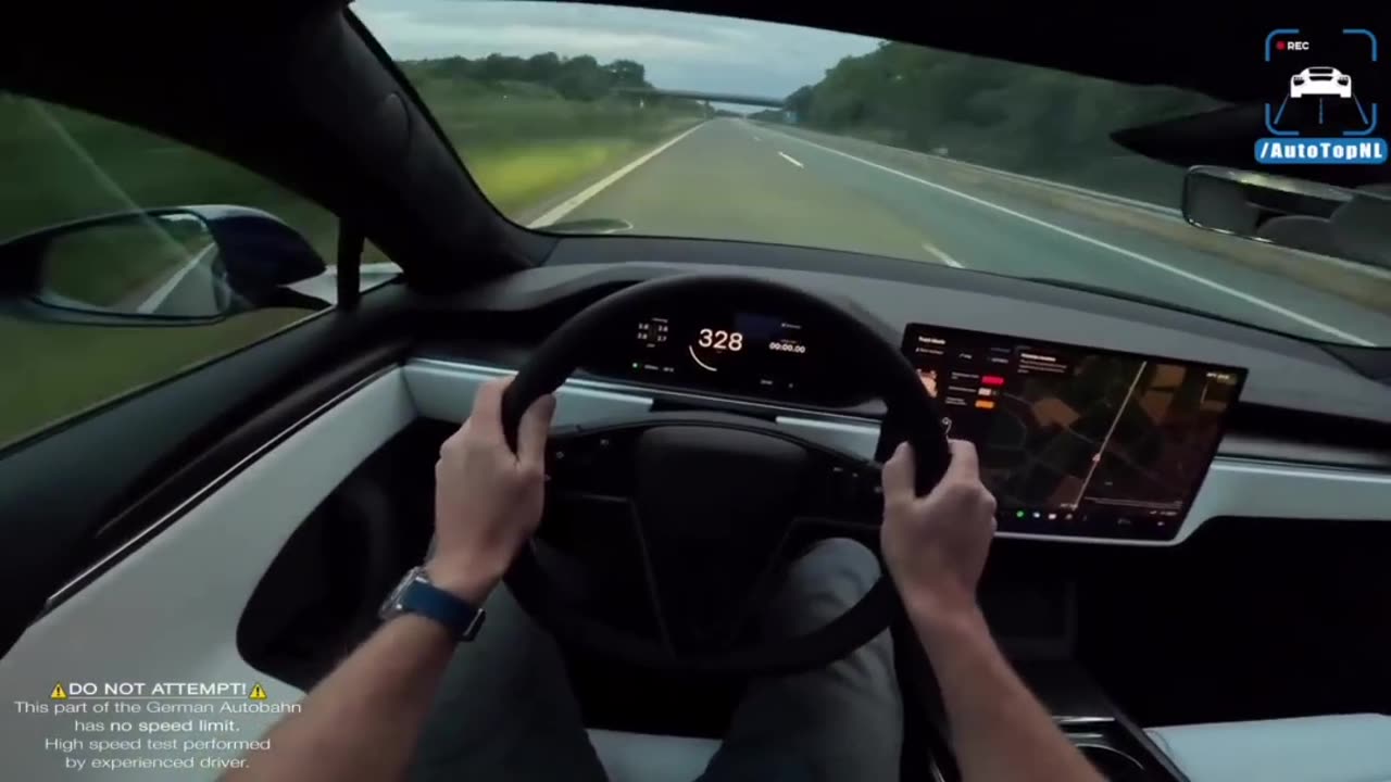 Tesla Model S Plaid reaches 328 km/h during the German Autobahn 🔥