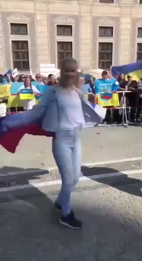 Καλινκα στα μουσουδια καθαρματα