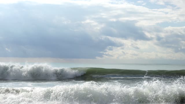 Sound of sea waves