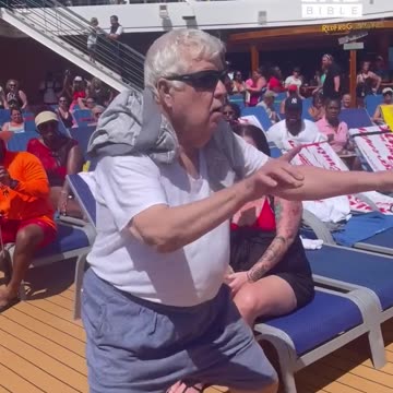 Grandad tears up crusie dancefloor