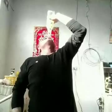 SENDO ENGOLIDO VIVOS