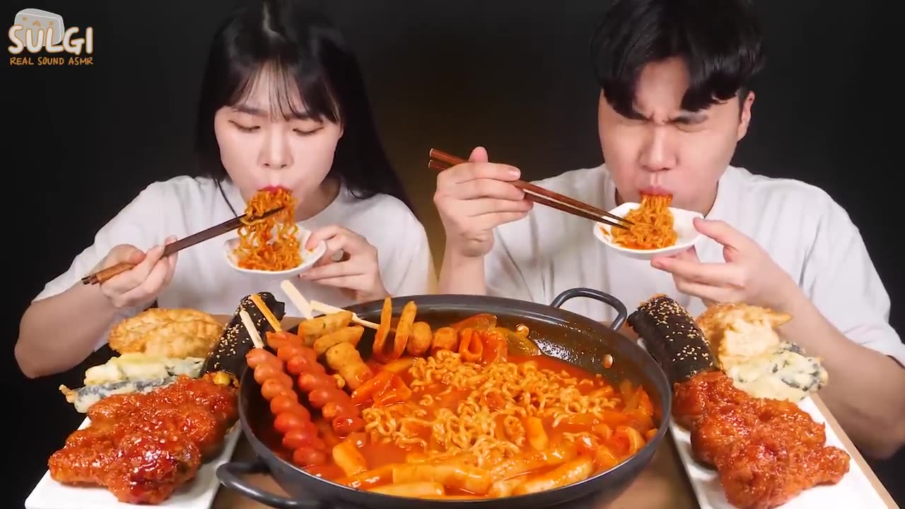 Spicy chicken, kimchi, gimbap, tteokbokki