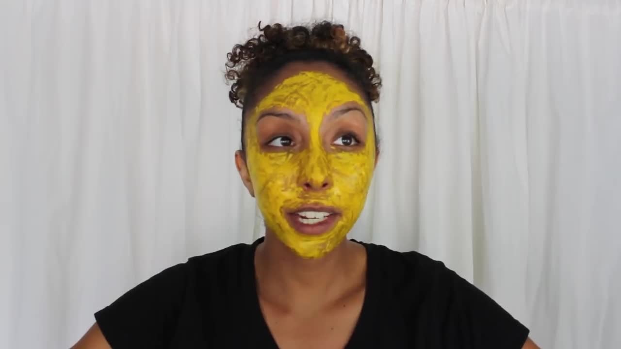 Effective Homemade Turmeric Face Mask (For Acne and Scars)