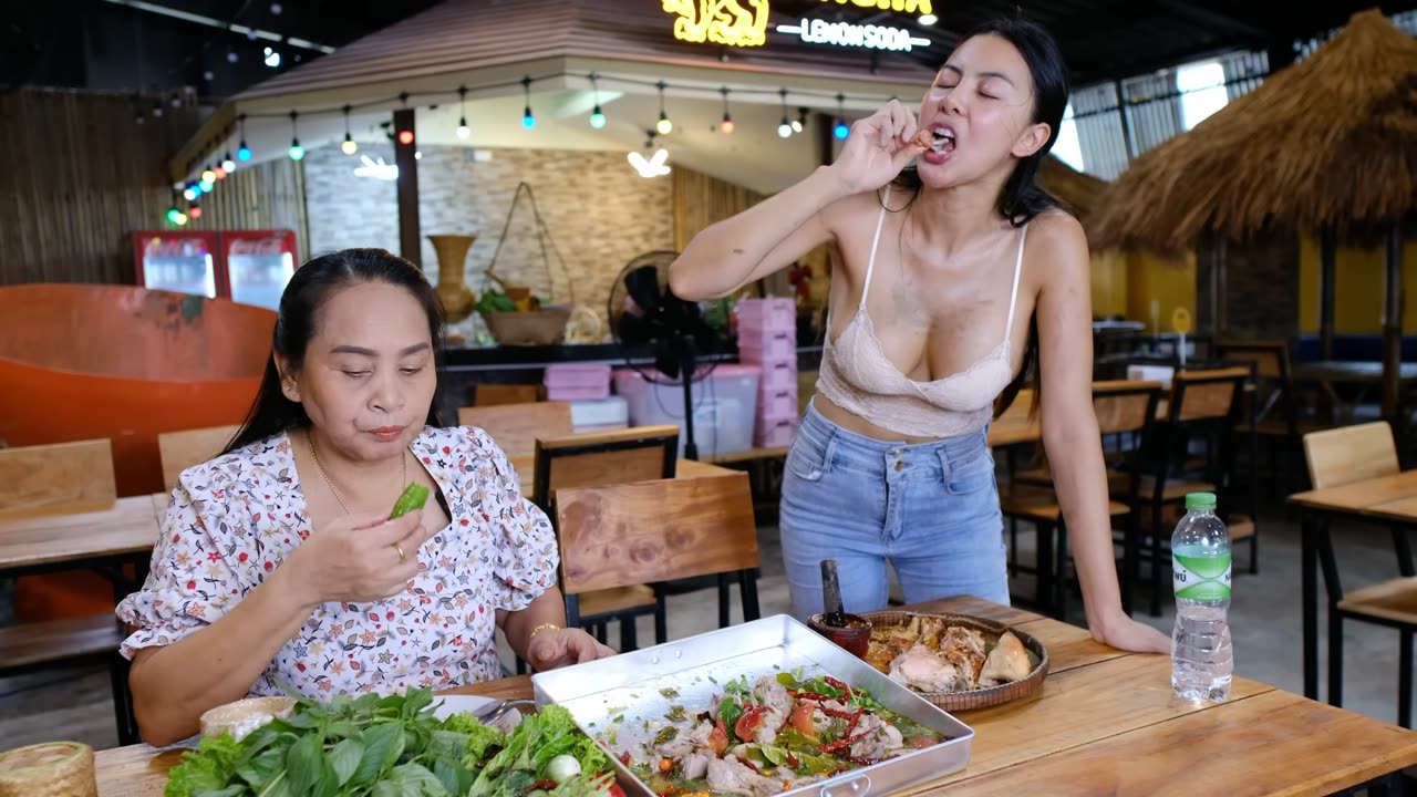 The best selling grilled chicken in Pattaya