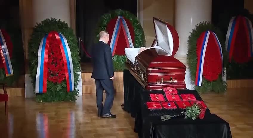 Putin reached at the farewell ceremony of Zhirinovsky.
