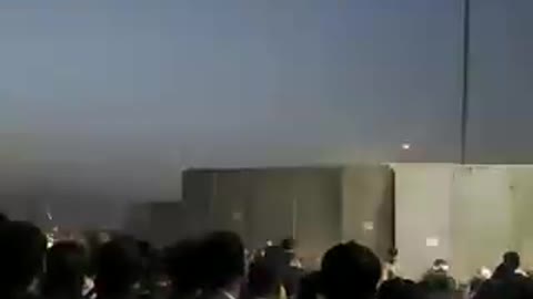 🇦🇫 Se volvieron a realizar disparos en el aeropuerto de Kabul